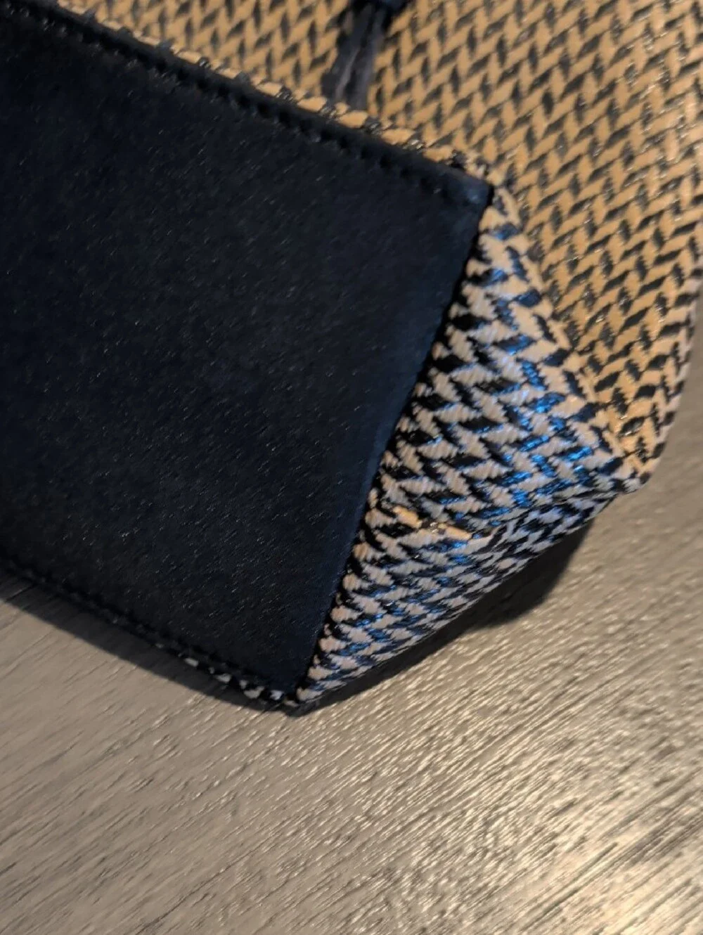 Vintage Marlo Woven Black and Cream Tote with Tortoise Accent Handle - Picture 9 of 14